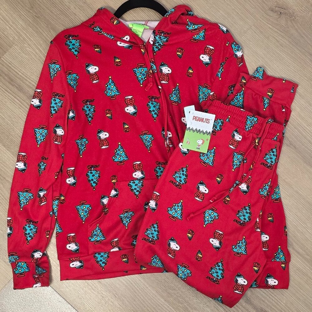NWT Snoopy PJs / Lounge Set - Size Large